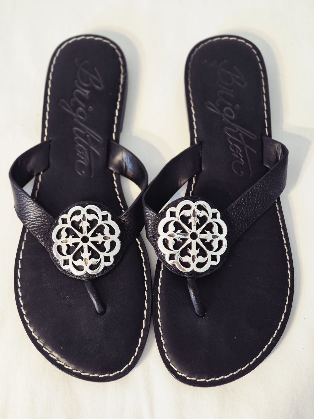 Brighton Alice Black Leather Sandal with Silver Floral Medallion. Size 8